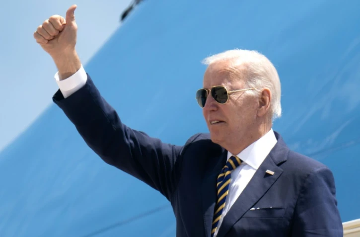 Le président américain Joe Biden sur le point d'embarquer dans Air Force One pour son premier déplacement en Asie, le 19 mai 2022 sur la base d'Andrews, près de Washington