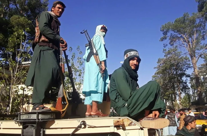 Des combattants talibans à Hérat, le 13 août 2021 en Afghanistan
