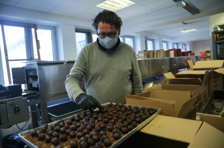 Le chocolatier bruxellois Laurent Gerbaud dans son atelier à l'arrêt