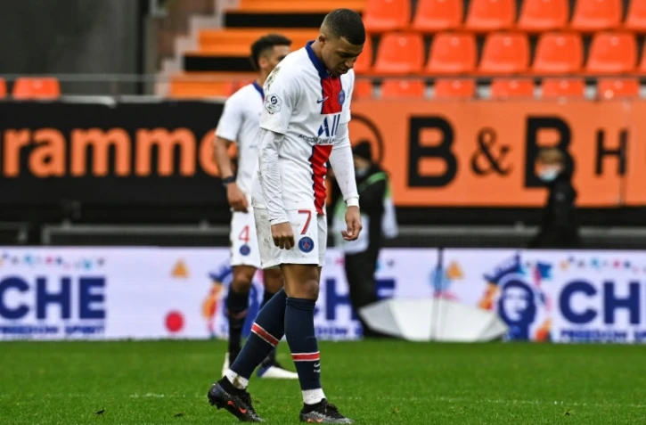 La déception de l'attaquant du PSG Kylian Mbappé après la défaite à Lorient, le 31 janvier 2021