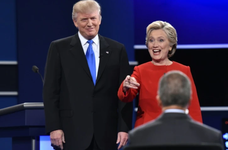 Hillary Clinton (D) et Donald Trump avant l'ouverture du débat, le 26 september 2016