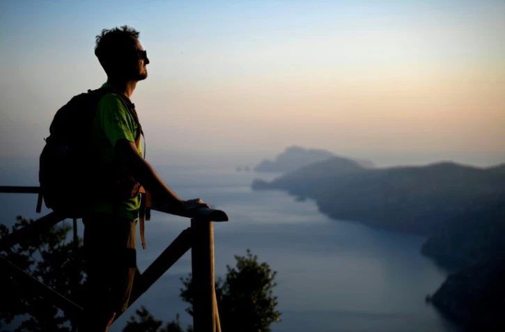 Un randonneur sur le Sentier des dieux, le long de la côte amalfitaine, le 1er juillet 2020
