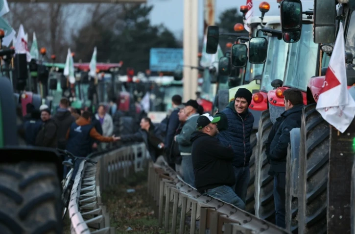 Des agriculteurs manifestent sur l'autoroute A35, à Strasbourg, le 24 janvier 2024