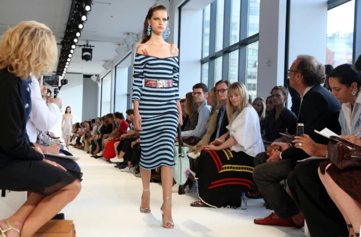 Un modèle de la collection d'Altuzarra lors de la Fashion Week le 11 septembre 2016 à New York