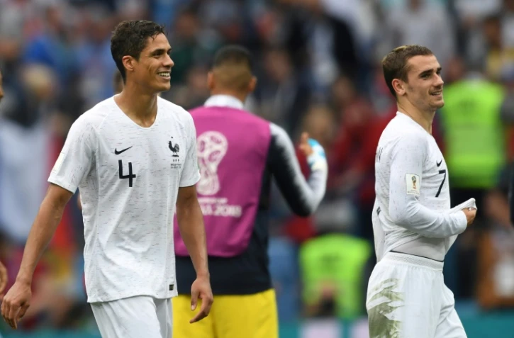 Raphaël Varane(g) et Antoine Griezmann buteurs lors de la qualification de la France en demi finale du Mondial après la victoire 2-0 face à l'Uruguay le 6 juillet 2018