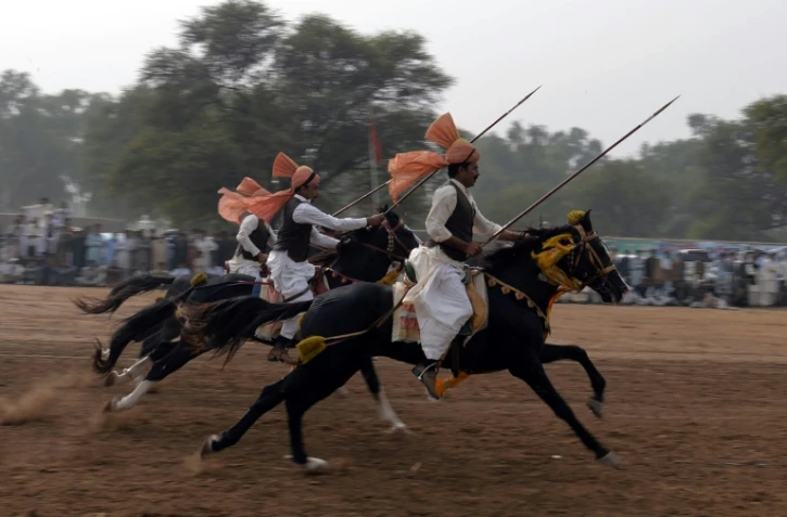 Un festival de "tent-pegging", une discipline traditionnelle au Pakistan, à Kot Fateh Khan, au Pendjab, le 7 novembre 2017