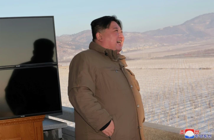 Kim Jong Un lors du lancement d'essai d'un missile balistique intercontinental (ICBM) Hwasongpho-18 en Corée du Nord. Photo non datée publiée par l'agence de presse officielle coréenne (KCNA) le 19 décembre 2023