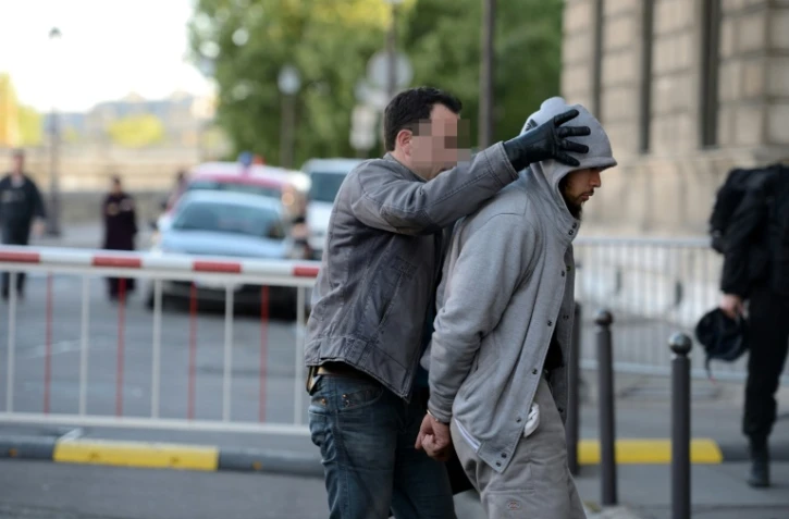 Alexandre Dhaussy arrive au siège de la police à Paris le 29 mai 2013