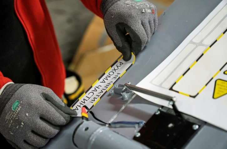 Assemblage d'un drone Fire Point dans un lieu non dévoilé en Ukraine, le 29 janvier 2026 