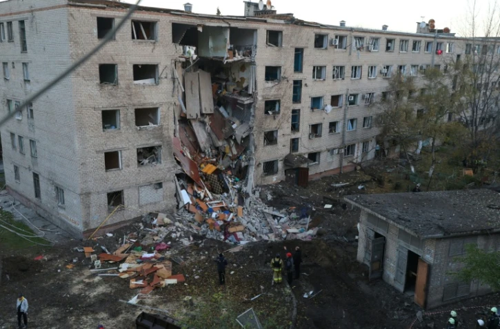 Un immeuble touché par une attaque russe à Zaporijjia, en Ukraine, le 30 octobre 2025