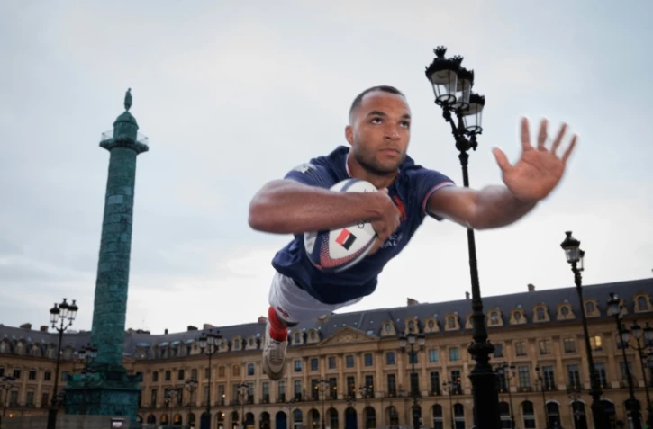 Le rugbymen français Varian Pasquet place Vendôme à Paris, le 25 mai 2024 à Paris