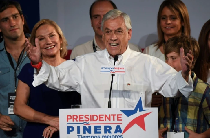 Le milliardaire Sebastian Piñera, s'adresse à ses partisans après être arrivé en tête au 1er tour des élections, le 19 novembre 2017 à Santiago du Chili