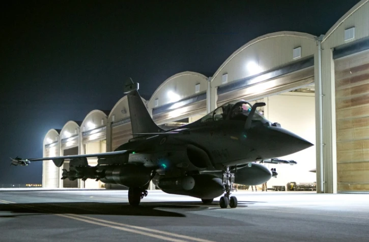 Photo fournie le 9 octobre 2015 par le service de presse du ministère de la Défense d'un Rafale au décollage d'une base dans le Golfe, pour des frappes en Syrie