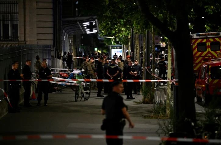 Périmètre de sécurité devant la gare de l'Est après l'agression au couteau d'un militaire de l'opération sentinelle, le 15 juillet 2024 à Paris