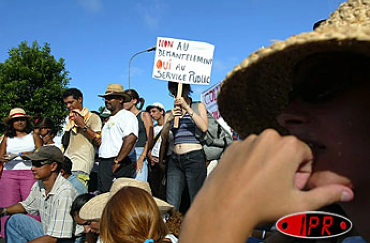La grève continue dans l'Éducation nationale ce vendredi 11 avril 2003. Le mouvement a été reconduit pour la semaine prochaine