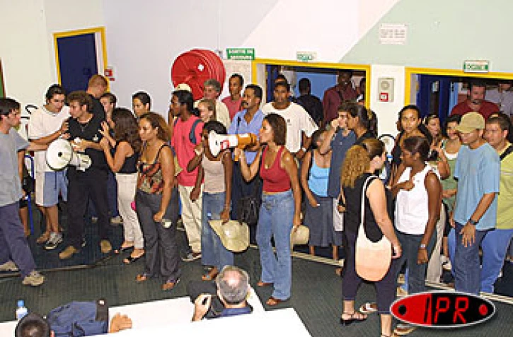 Jeudi 24 avril 2003 - Les grévistes de l'Éducation nationale ont essayé une nouvelle fois d'entraîner les étudiants dans a grève