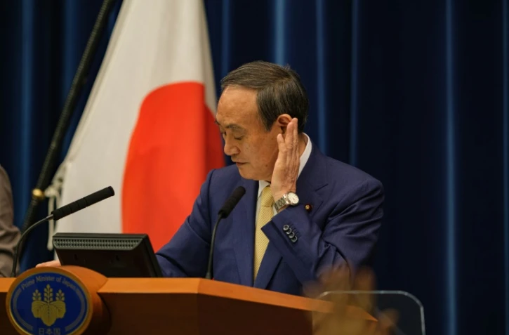 Le Pemier ministre japonais Yoshihide Suga lors d'un point presse sur l'état d'urgence décrété en raison de la recrudescence du Covid-19 dans le Grand Tokyo, le 8 juillet 2021