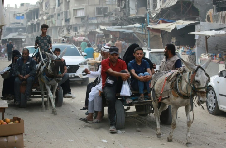 Des Palestiniens fuient Khan Younès, dans le sud de la bande de Gaza, après un ordre d'évacuation israélien, le 22 juillet 2024