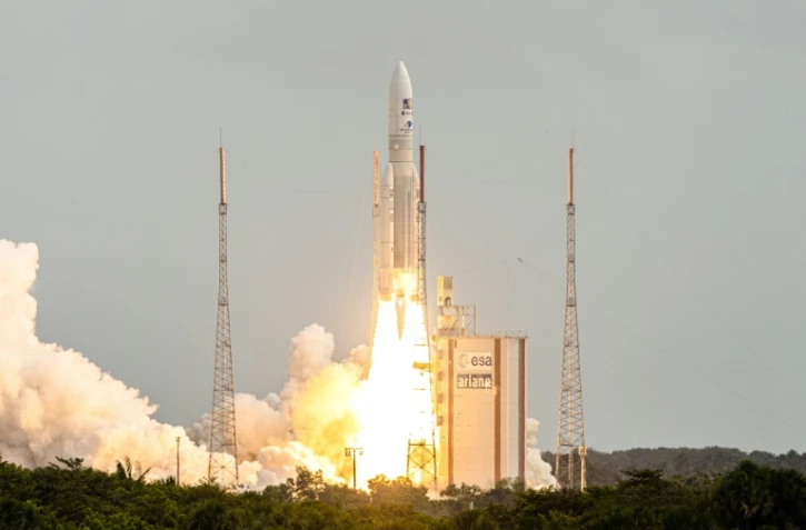 La fusée Ariane 5 transportant la sonde spatiale européenne Juice décolle depuis Kourou, en Guyane, le 14 avril 2023