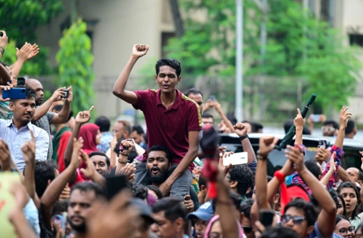 Des manifestants réunis à l'appel d'une organisation étudiante bangladaise lancent un appel à la désobéissance civile après les affrontements qui ont fait plus de 200 morts en juillet, le 3 août 2024 à Dacca 