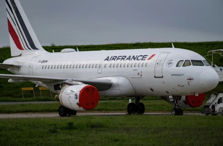 Un avion d'Air France sur le tarmac de l'aéroport de Roissy-Charles-de-Gaulle, le 30 avril 2020