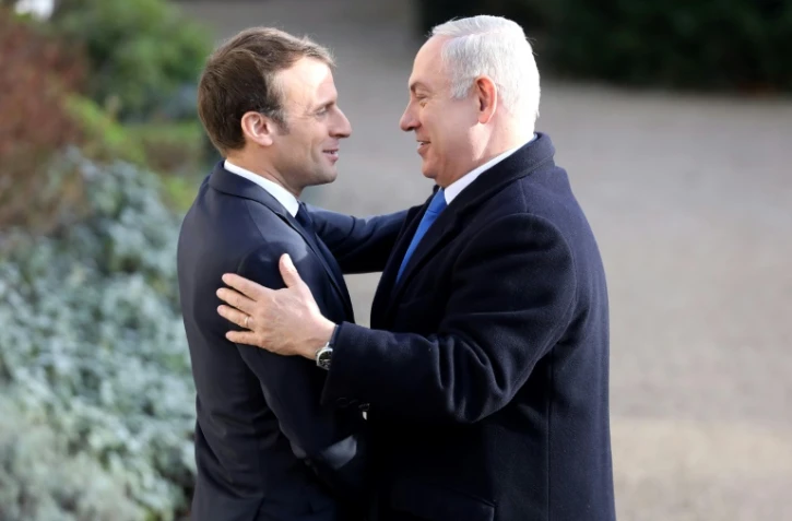 Le président français Emmanuel Macron (g) et le Premier ministre israélien Benjamin Netanyahu, le 10 décembre 2017 à Paris