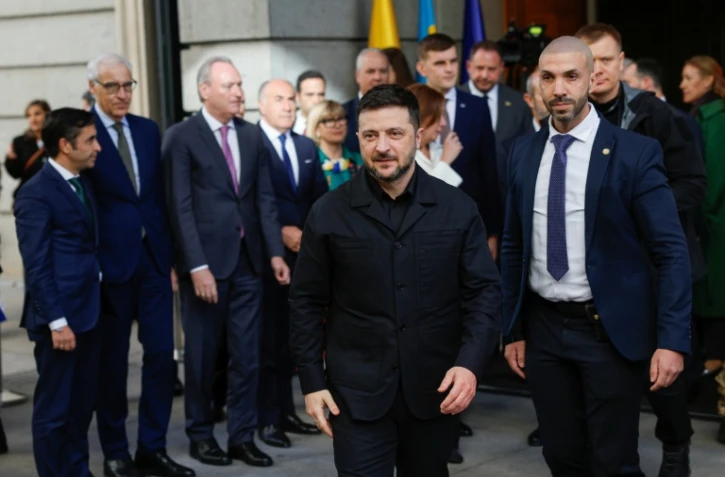 Le président ukrainien Volodymyr Zelensky après une visite au Congrès des députés à Madrid, le 18 novembre 2025