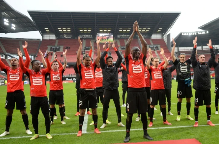 Les joueurs rennais remercient leurs supporters, après leur victoire à domicile, 6-0 face à Bordeaux, lors de la 21e journée de Ligue 1, le 16 janvier 2022 au Roazhon Park