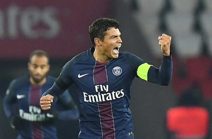 Le défenseur Thiago Silva ouvre le score pour le PSG face à Angers au Parc des Princes, le 30 novembre 2016 
