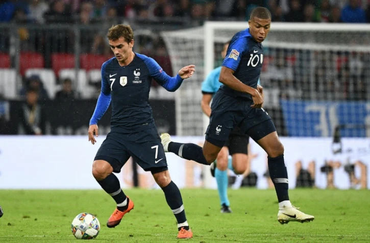 Les attaquants de l'équipe de France Antoine Griezmann (g) et Kylian Mbappé face à l'Allemagne en Ligue des nations, le 6 septembre 2018 à Munich 