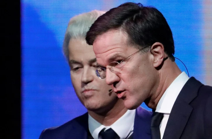 Le Premier ministre néerlandais et candidat aux législatives Mark Rutte (G) et son rival d'aujourd'hui l'anti-islam Geert Wilders, le 13 mars 2017 à Rotterdam