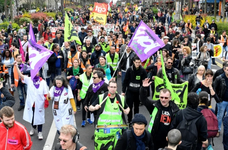 Des cheminots, des étudiants, des fonctionnaires manifestent à Paris le 13 avril 2018.