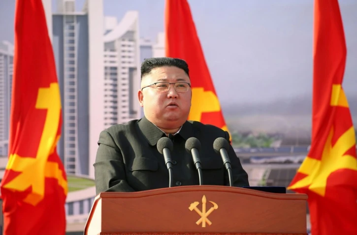 Photo diffusée le 24 mars 2021 par l'agence nord-coréenne KCNA du leader nord-coréen Kim Jong Un lors d'une cérémonie la veille à Pyongyang