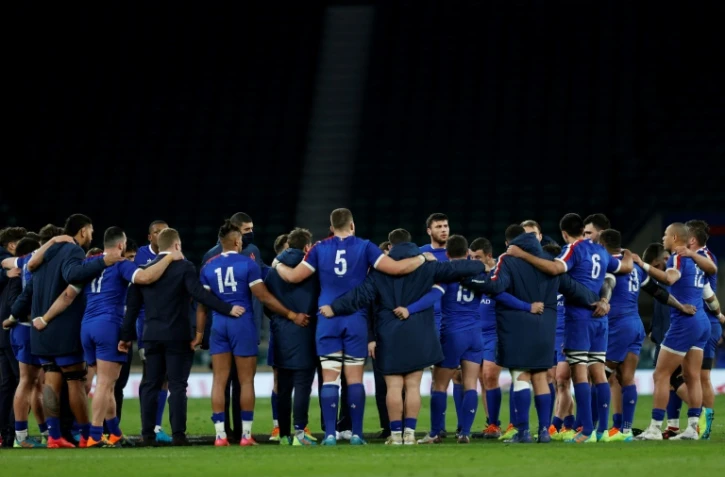 Le XV de France et le staff se ressemblent à la fin du match des Six Nations contre l'Angleterre, à Twickenham, le 13 mars 2021