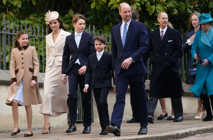 (GàD): les princesses Charlotte et Catherine, les princes George, Louis, William, Edward et la princesse Anne se rendent à la chapelle Saint-Georges de Windsor pour la messe de Pâques, le 5 avril 2026 