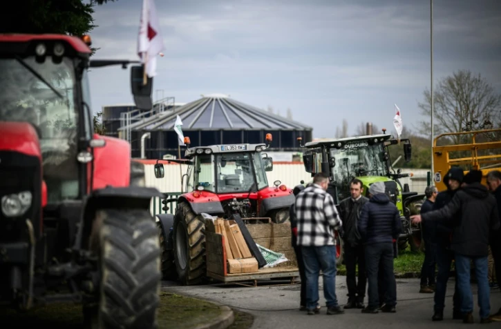 Manifestation d'agriculteurs devant une fromagerie appartenant au groupe Lactalis, Ă Bouvron, en Loire-Atlantique, le 18 janvier 2024