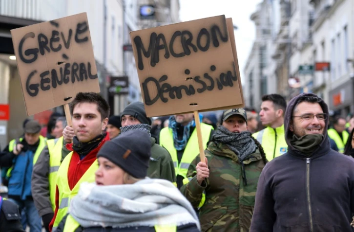 Des "gilets jaunes" défilent au Mans, le 12 janvier 2019