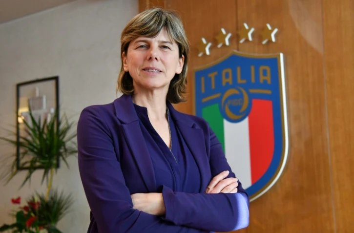 La sélectionneuse de l'équipe  d'Italie de football féminin, Milena Bertolin, pose à son bureau à Rome, le 6 février 2019