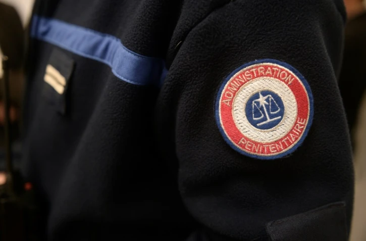 Trois surveillants, accusés de viol par un détenu du centre pénitentiaire de Meaux-Chauconin (Seine-et-Marne), ont été placés en garde à vue