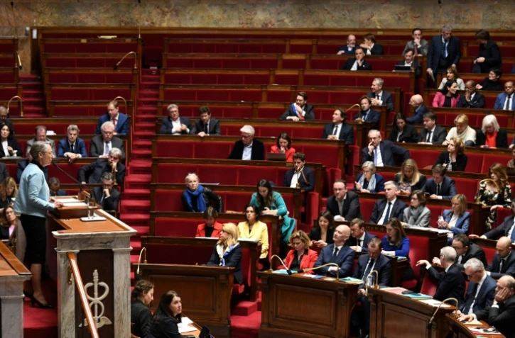La Première ministre Elisabeth Borne à la tribune de l'Assemblée nationale avant le vote de deux motions de censure, le 20 mars 2023