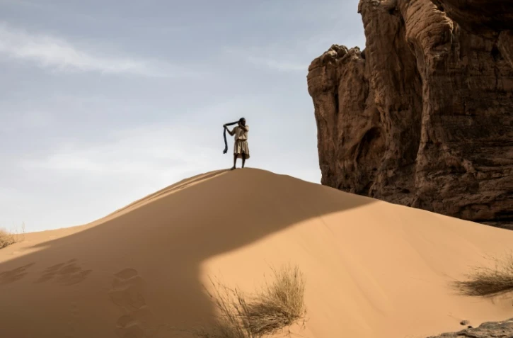 Un membe de la tribu de Nemadi dans le désert mauritanien, près de Tichitt, le 26 janvier 2020