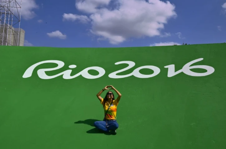 Une volontaire pose sur le site du BMX à Rio, le 4 août 2016