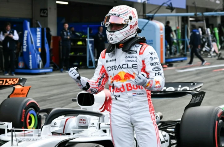 Max Verstappen (Red Bull) fête sa pole position lors des qualifications du Grand Prix du Japon, à Suzuka le 5 avril 2025.