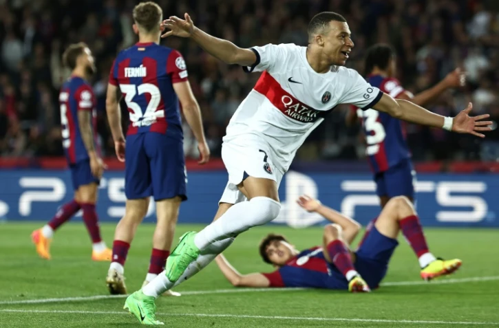 L'attaquant du PSG Kylian Mbappé auteur d'un doublé sur le terrain du FC Barcelone, le 16 avril 2024