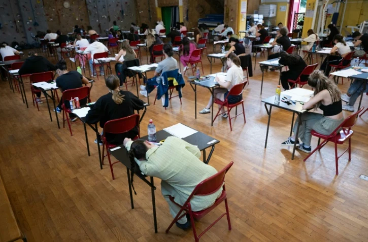 Des élèves passent l'épreuve de philosophie du baccalauréat à lycée Michel de Montaigne à Mulhouse, le 16 juin 2025 dans le Haut-Rhin