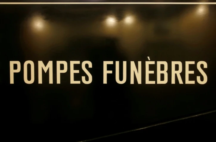 Les personnes séropositives décédées pourront désormais recevoir des soins funéraires, ce qui leur était interdit depuis 1986