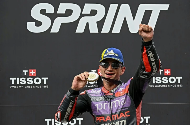 Le pilote espagnol Jorge Martin (Ducati-Pramac) célèbre sa victoire dans la course sprint du Grand Prix de Malaisie de MotoGP, le 2 novembre 2024 à Sepang