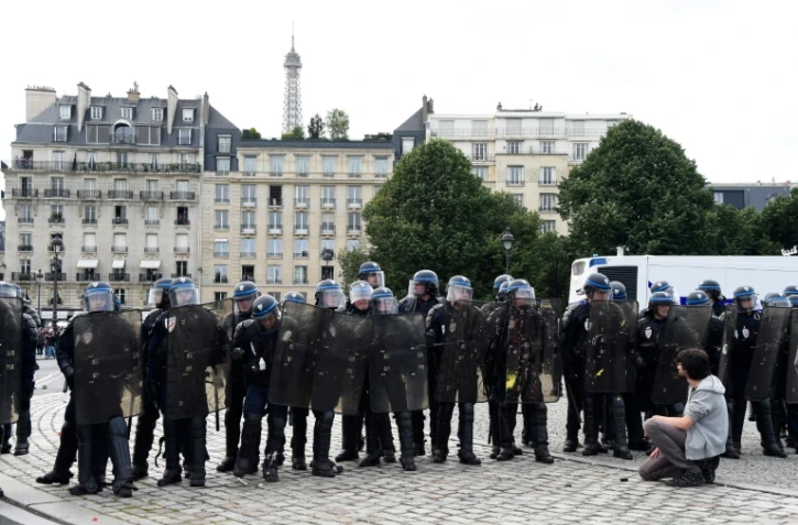 Cordon policier à Paris le 14 juin 2016 lors d'une manifestation contre la loi travail