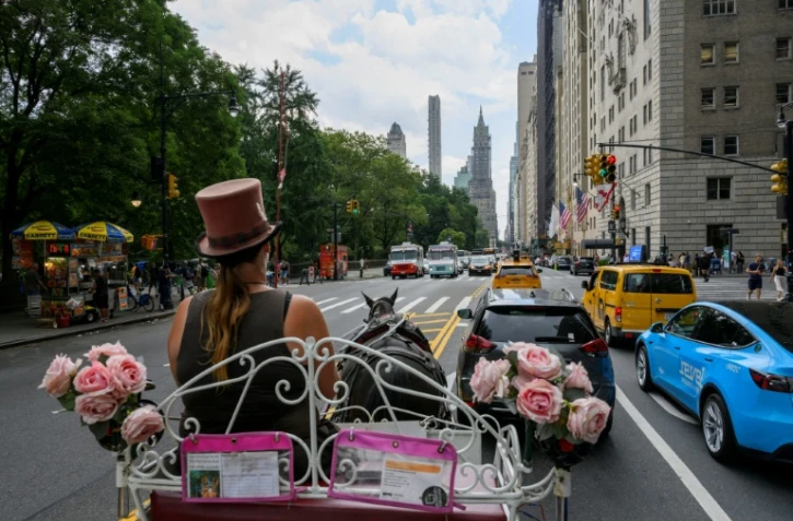 La cochère Christina Hansen sur sa calèche dans les rues de Manhattan, à New York, le 26 août 2022