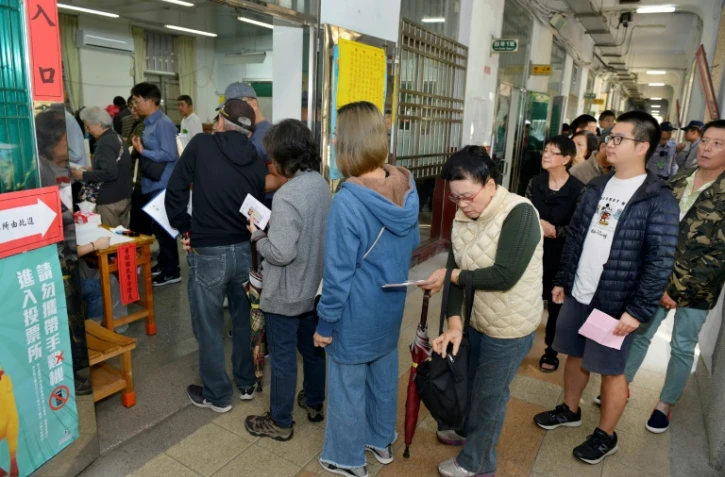 Les électeurs affluaient samedi matin à Taiwan, ici à Taipeh, le 24 novembre 2018